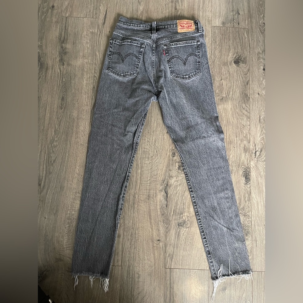 Levi’s 501 skinny 27/30 high rise.